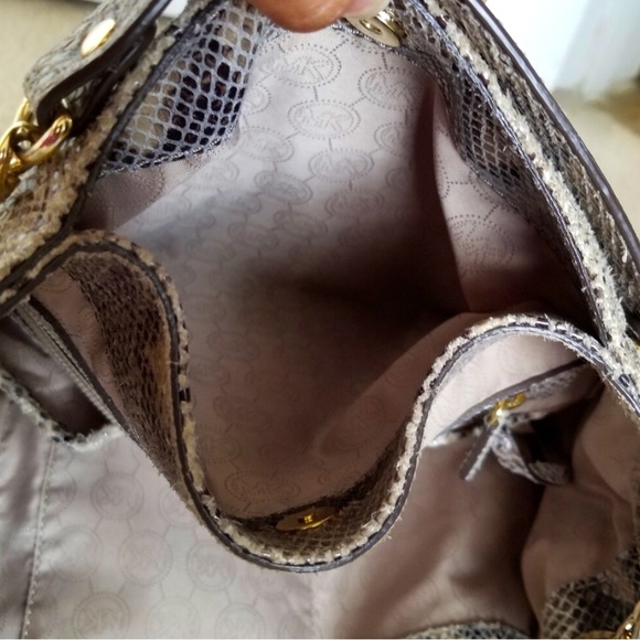 Michael Kors Python🐍Leather Amazing Condition Chain Straps won’t Tarnish - Picture 12 of 12